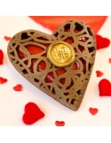 Opengewerkt chocoladehart met LOVE-zegel – cadeauverpakking